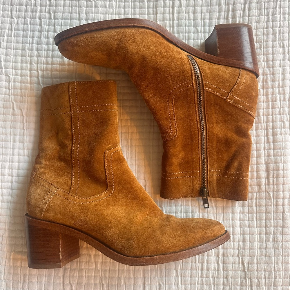 A.P.C. Georgia Suede Boot in caramel / 39